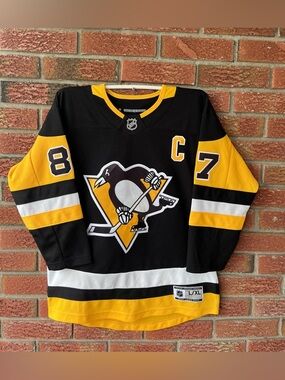 Pittsburgh Penguins Sidney Crosby #87 NHL hockey jersey Sz Youth large